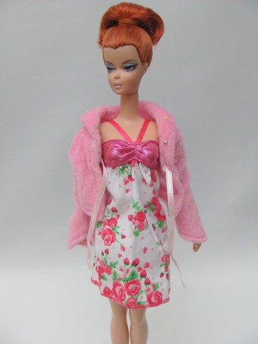 Nuovi abiti per - bambole, barbie
